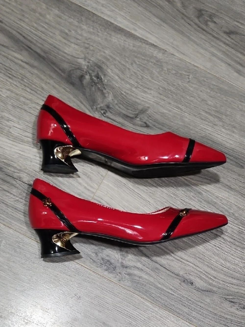 Elegant Red Patent Pointed-Toe Pumps with Gold Metallic Heel - Picture 3 of 9